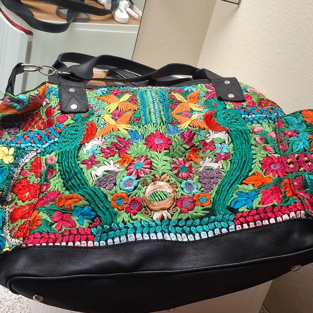 Maria's ARTISAN Leather convertible bag; Shoulder/ crossbody/ backpack - Picture 3 of 11